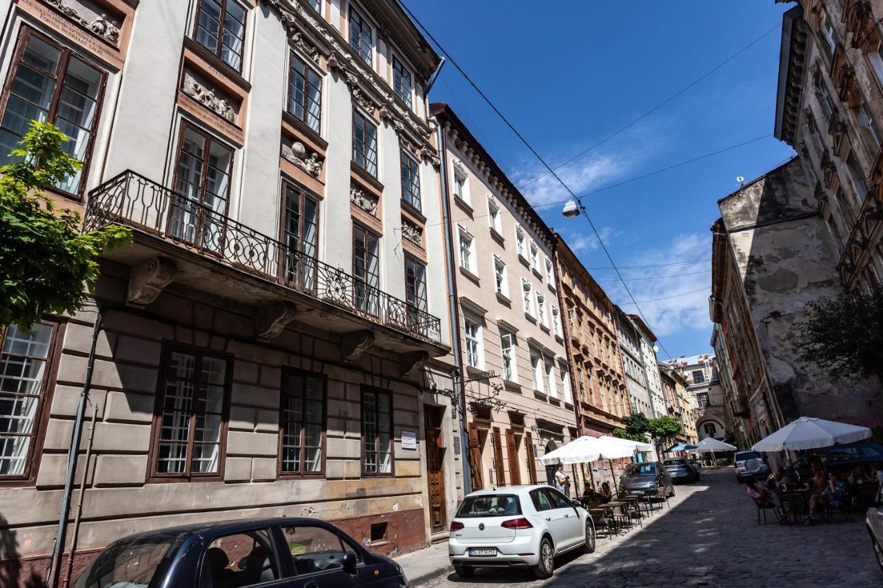 Four Bedrooms Apartment In The Heart Of Lviv Exterior photo