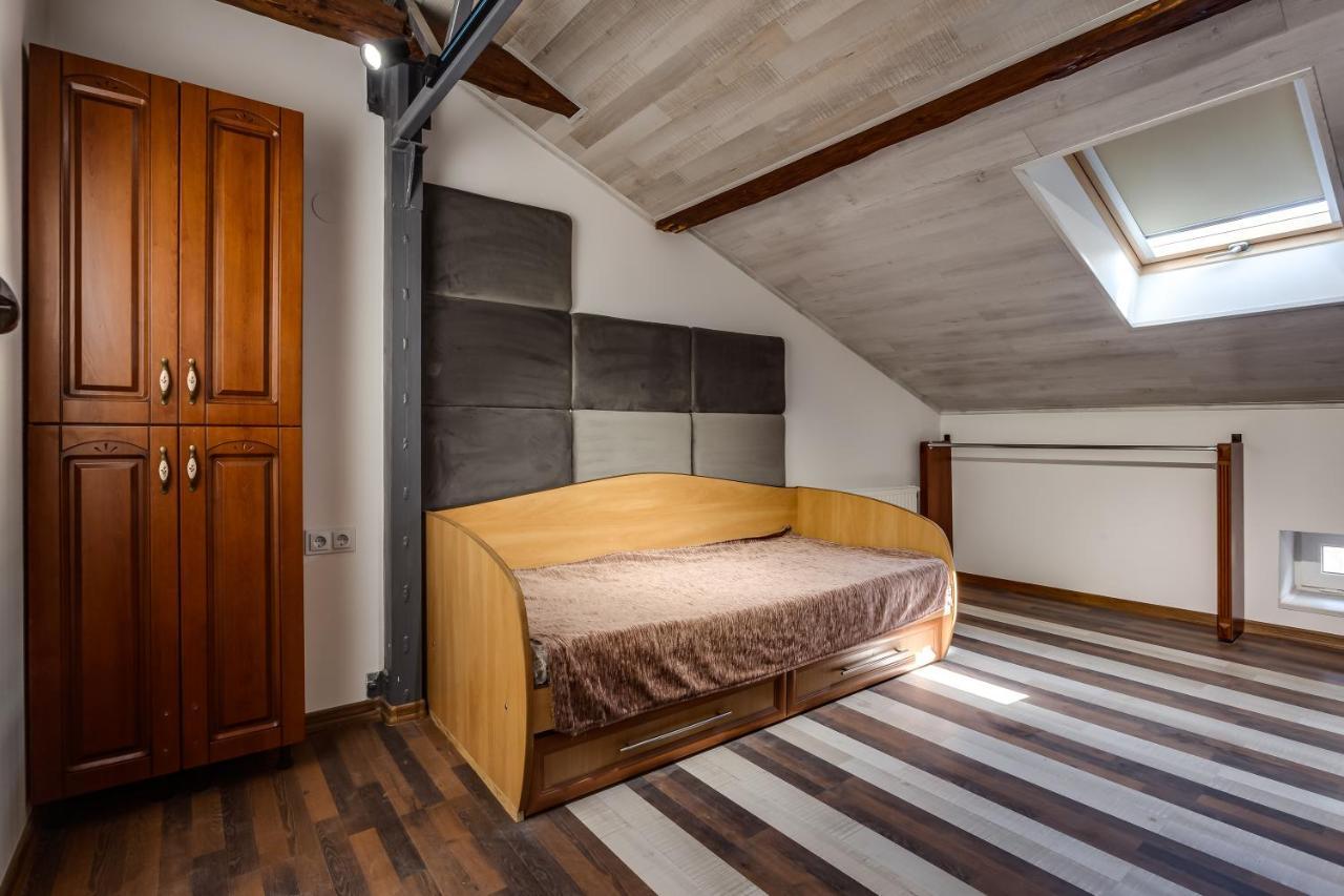 Four Bedrooms Apartment In The Heart Of Lviv Exterior photo